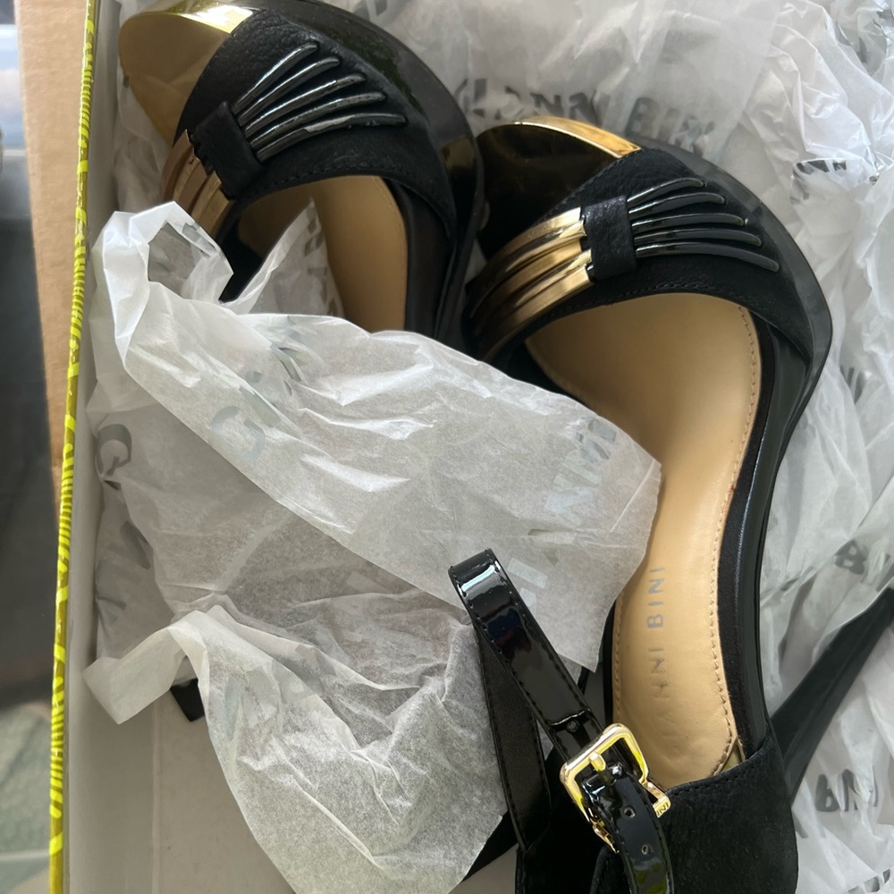 Gianni Bini Black heels 6